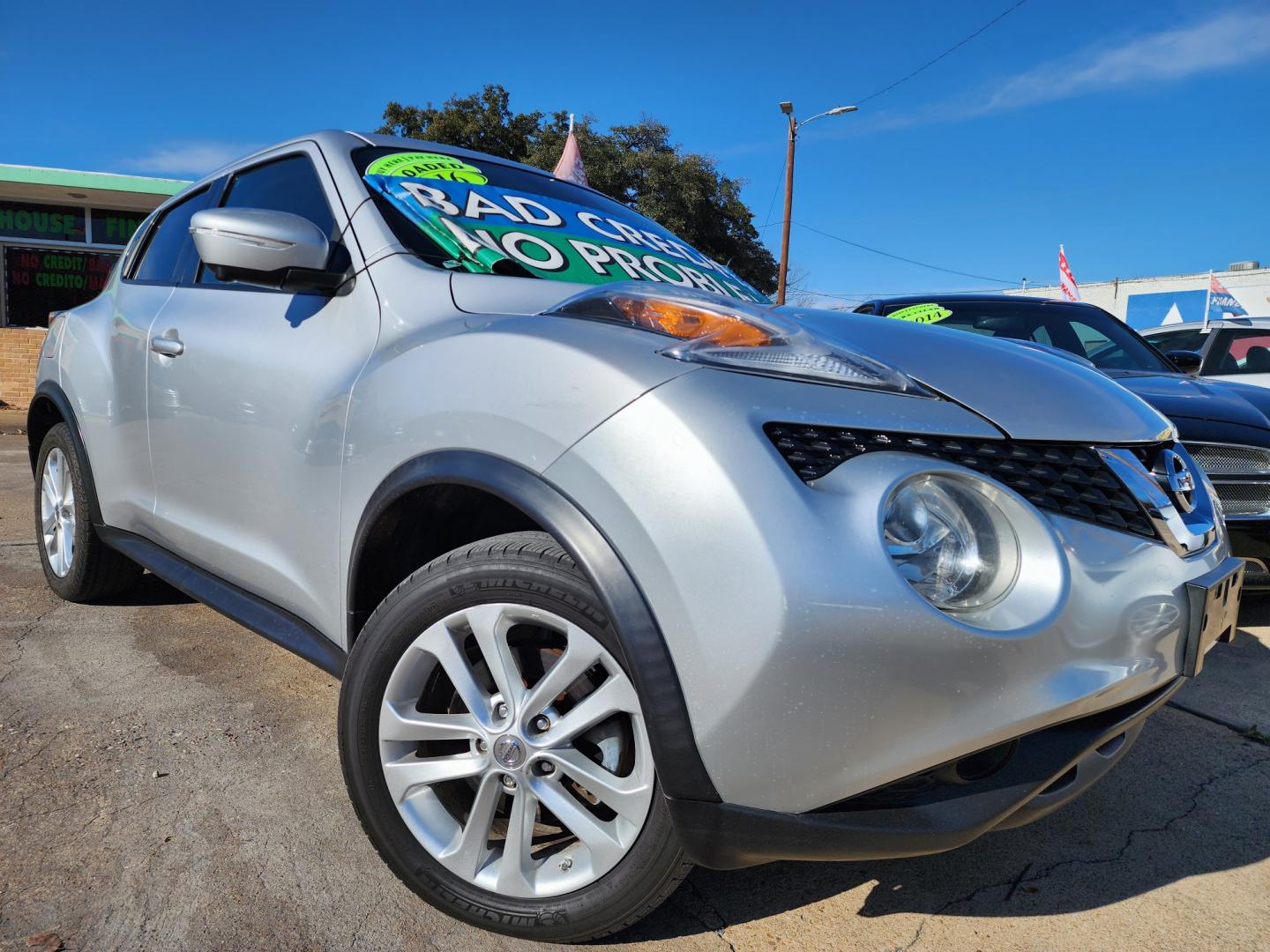 2016 SILVER Nissan Juke SV (JN8AF5MR8GT) , AUTO transmission, located at 2660 S.Garland Avenue, Garland, TX, 75041, (469) 298-3118, 32.885551, -96.655602 - Photo#0